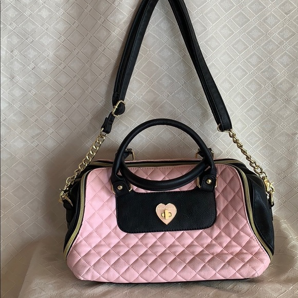 BETSEY JOHNSON Pink Quilted Heart Clasp Crossbody Purse - Picture 3 of 10